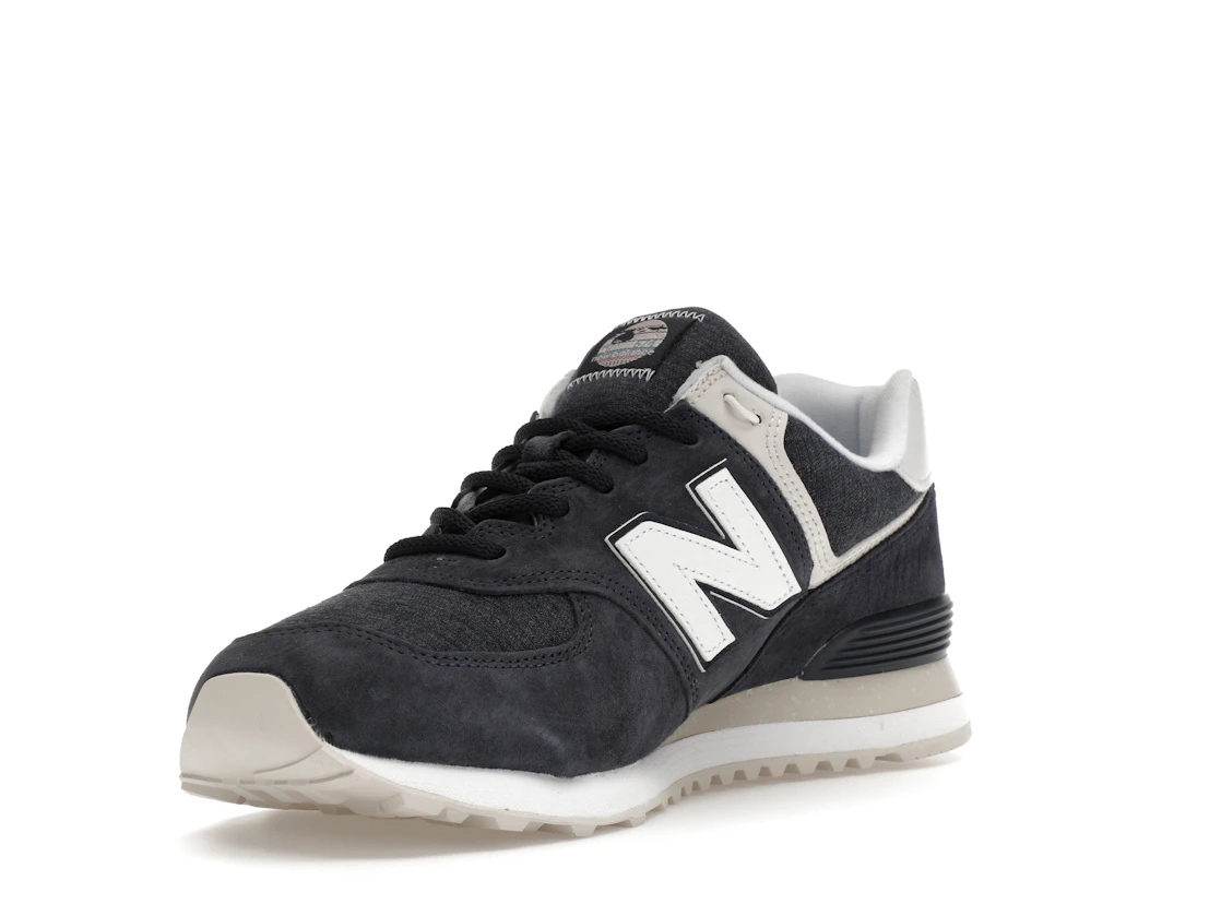 Vue 14 de New Balance 574 Fleece Navy