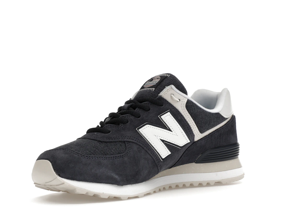 Vue 15 de New Balance 574 Fleece Navy