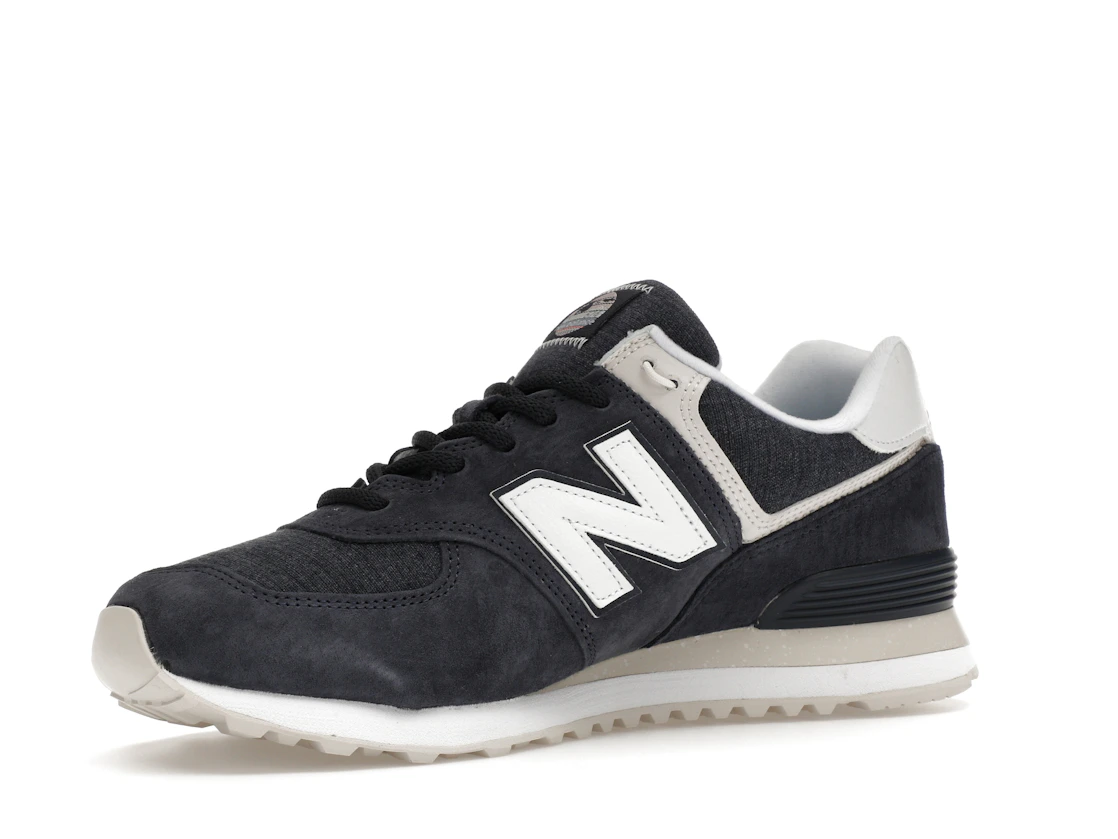 Vue 16 de New Balance 574 Fleece Navy