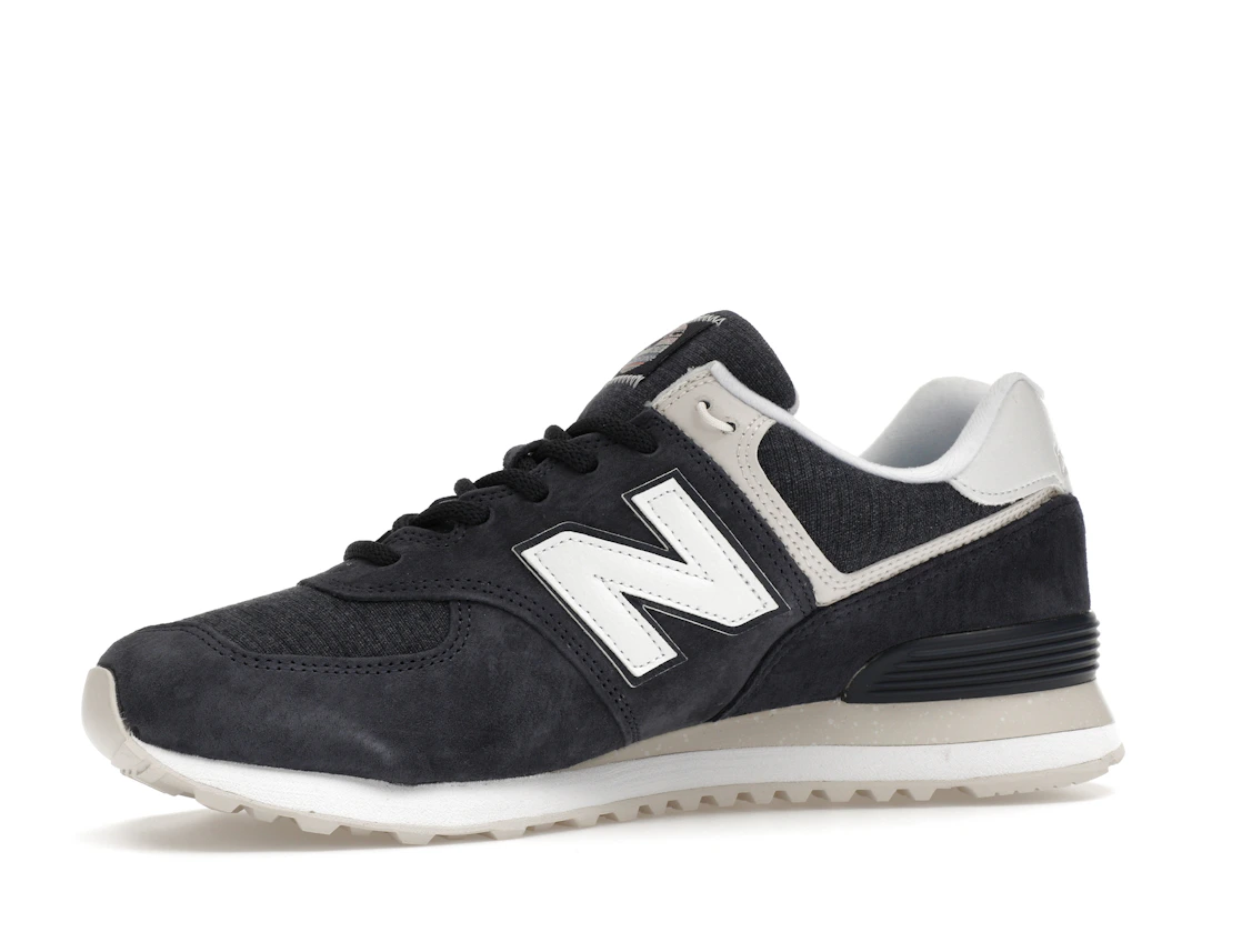 Vue 17 de New Balance 574 Fleece Navy