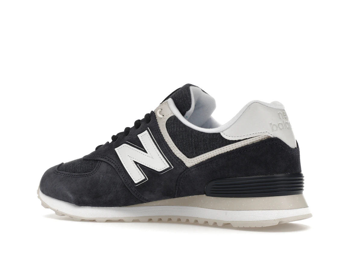 Vue 22 de New Balance 574 Fleece Navy
