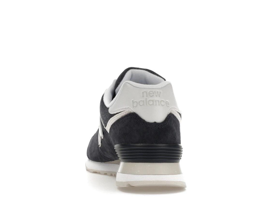 Vue 27 de New Balance 574 Fleece Navy