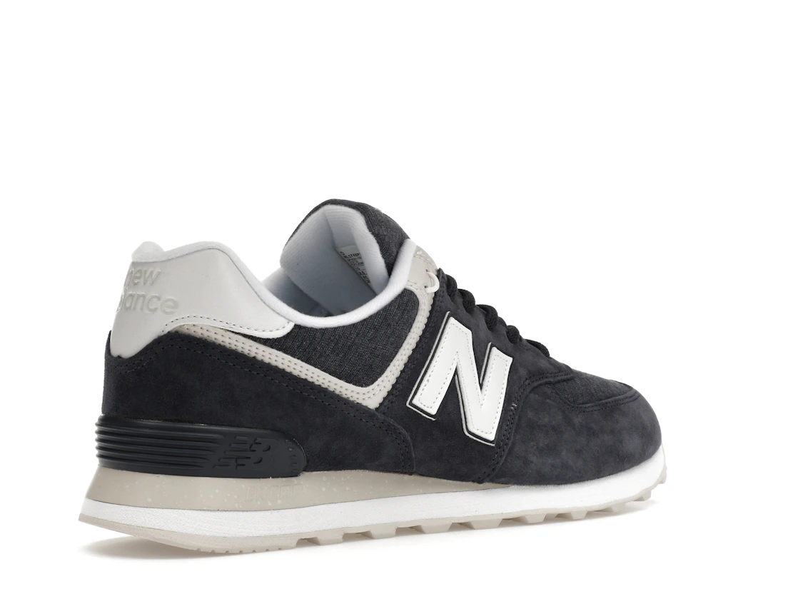 Vue 33 de New Balance 574 Fleece Navy