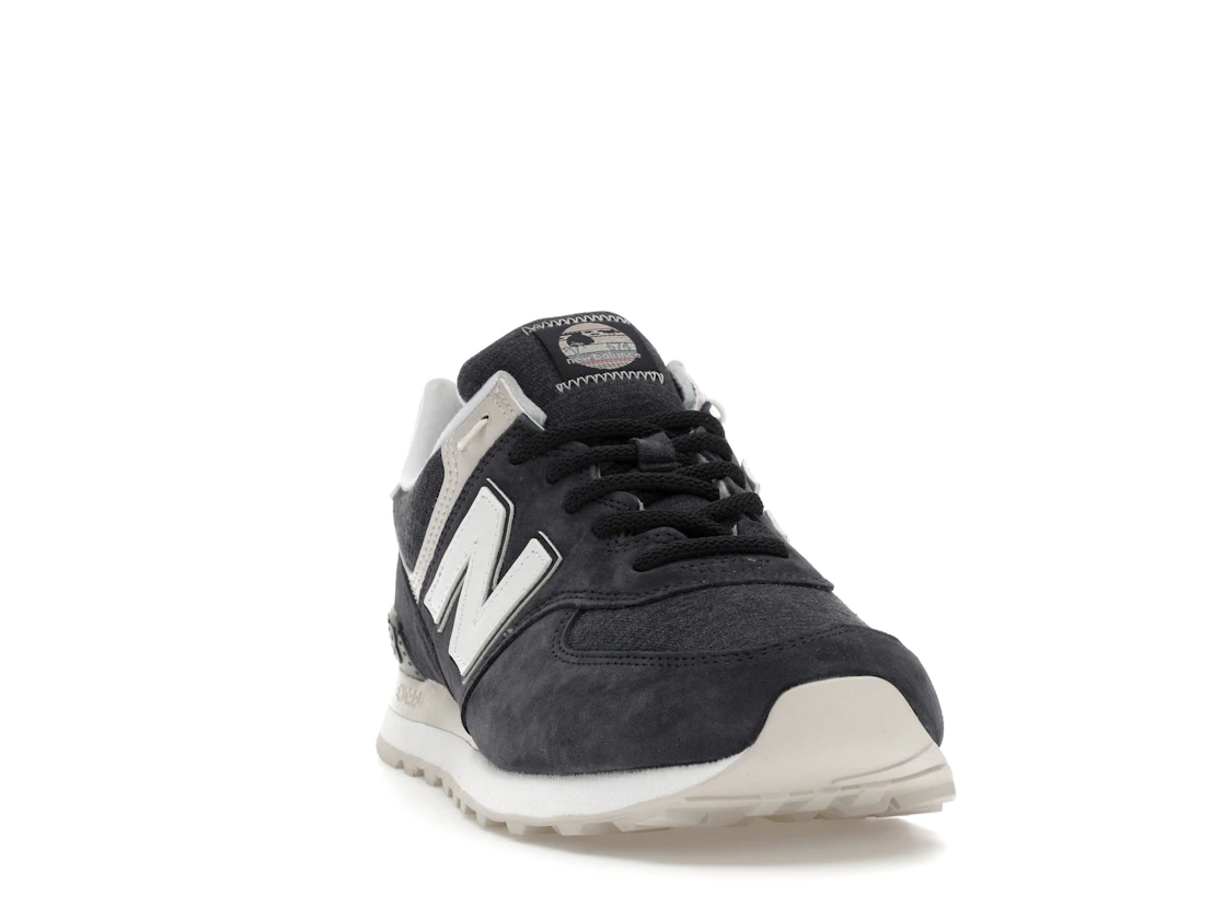 Vue 8 de New Balance 574 Fleece Navy