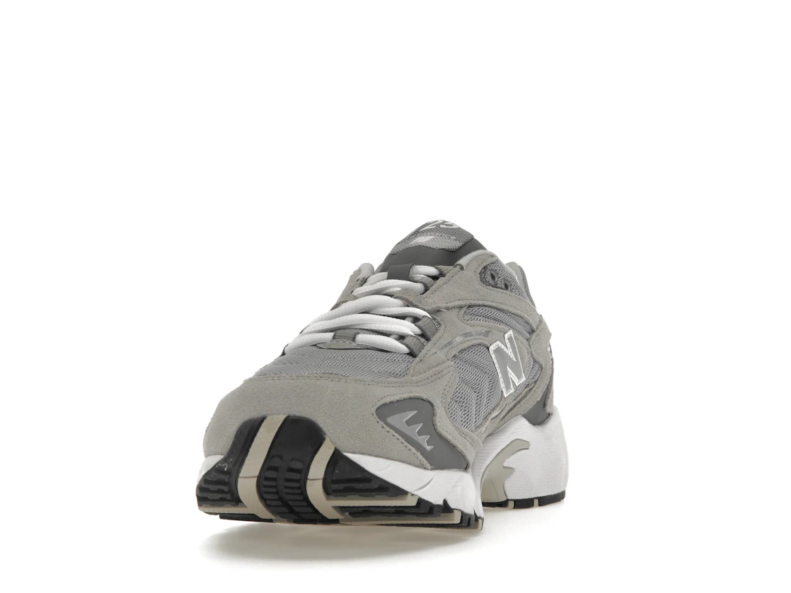 Vue 12 de New Balance 725 Grey