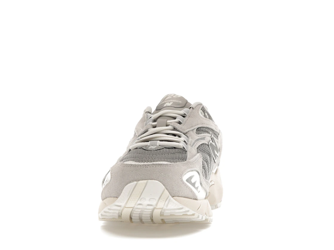 Vue 11 de New Balance 725 Light Grey