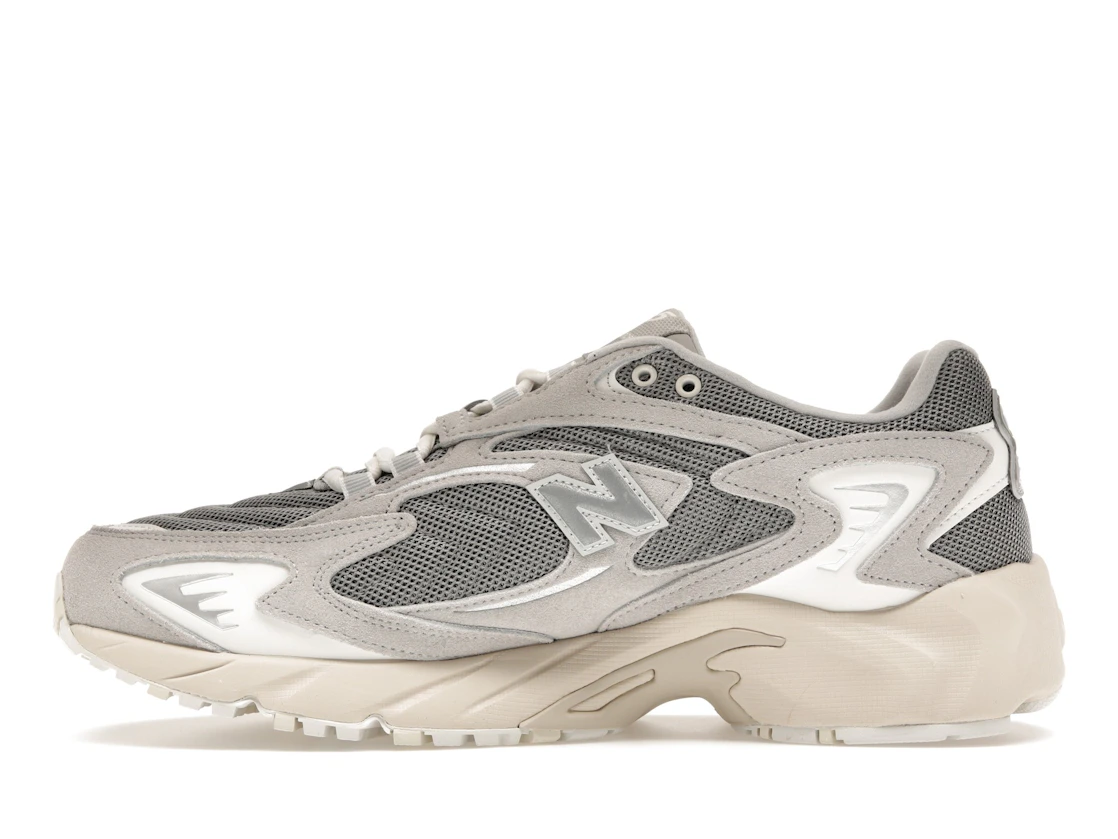 Vue 19 de New Balance 725 Light Grey