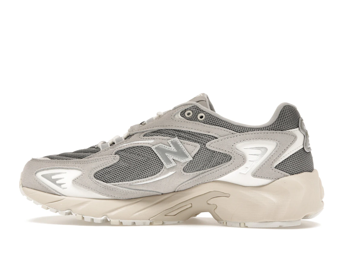 Vue 20 de New Balance 725 Light Grey