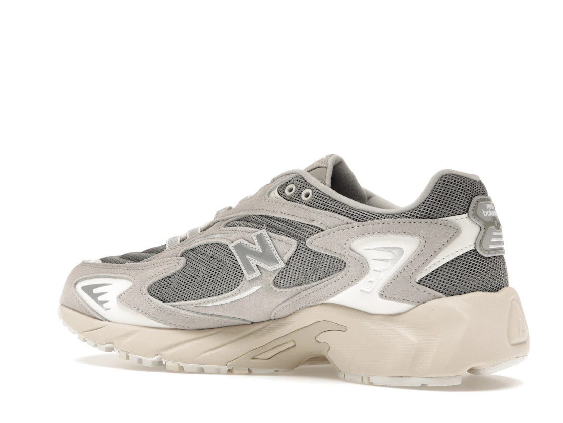 Vue 22 de New Balance 725 Light Grey