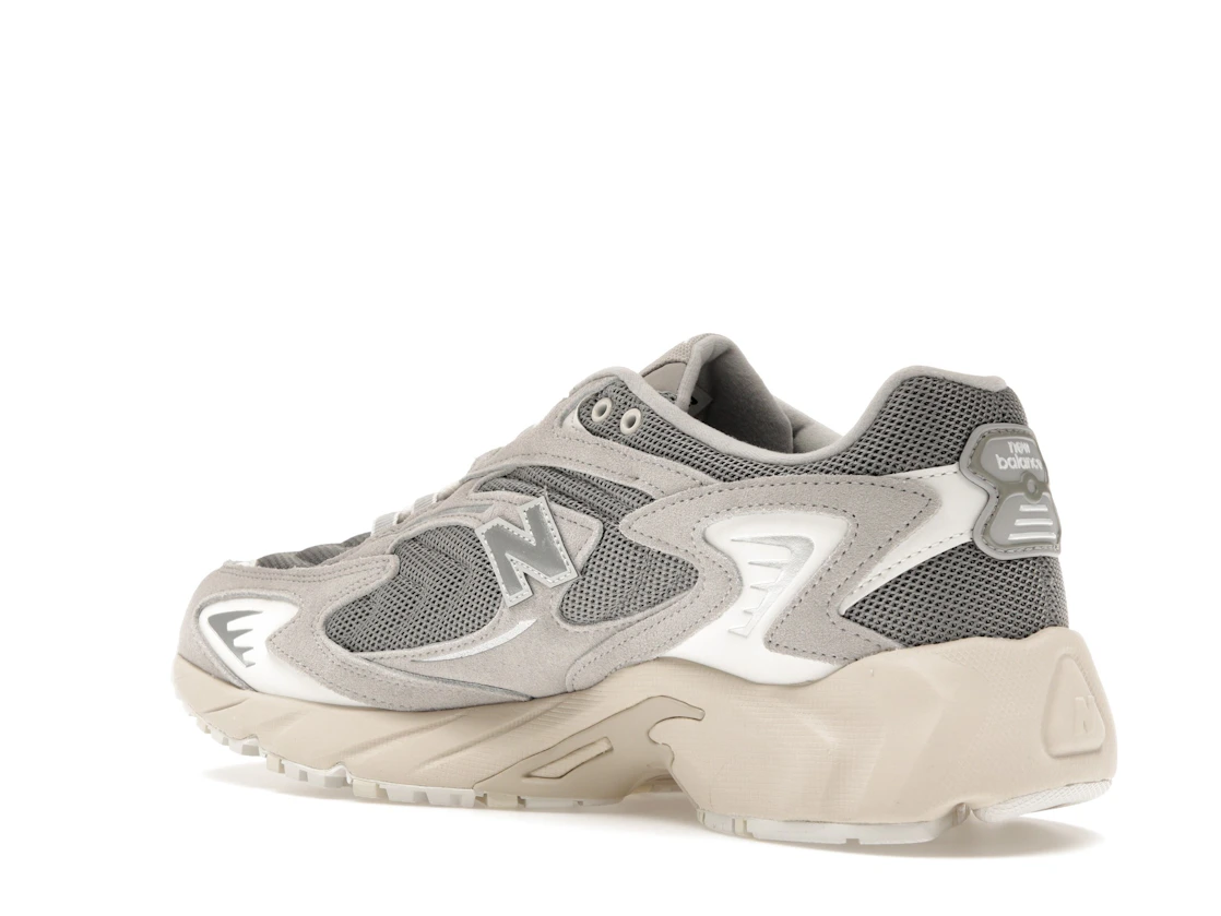 Vue 23 de New Balance 725 Light Grey