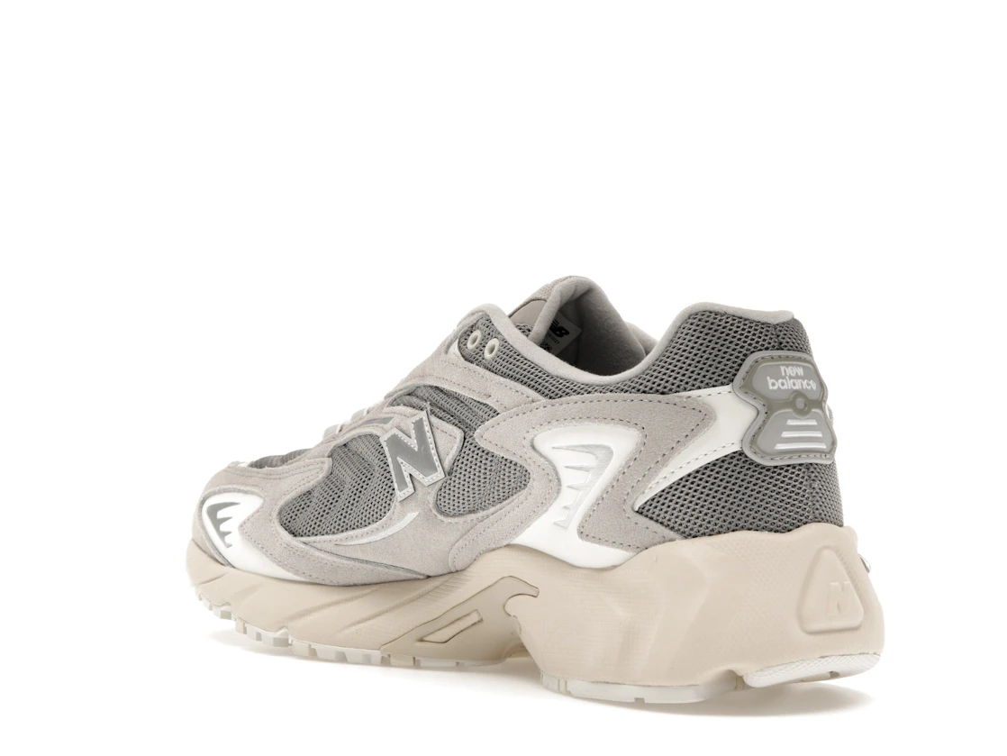 Vue 24 de New Balance 725 Light Grey