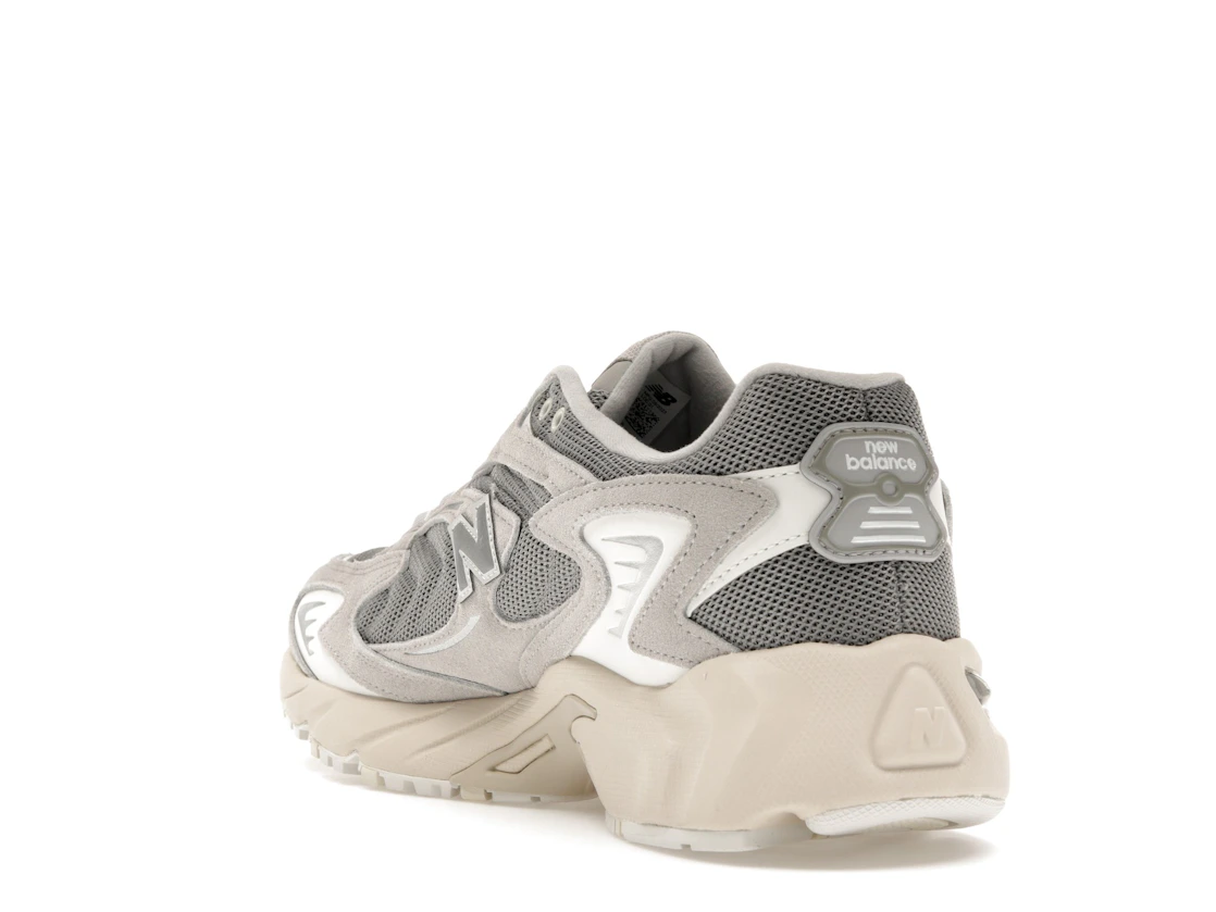 Vue 25 de New Balance 725 Light Grey