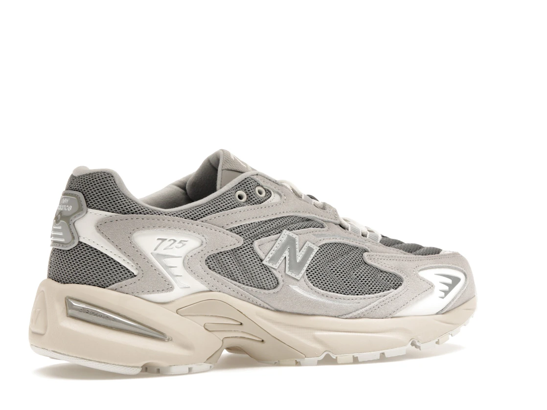 Vue 34 de New Balance 725 Light Grey