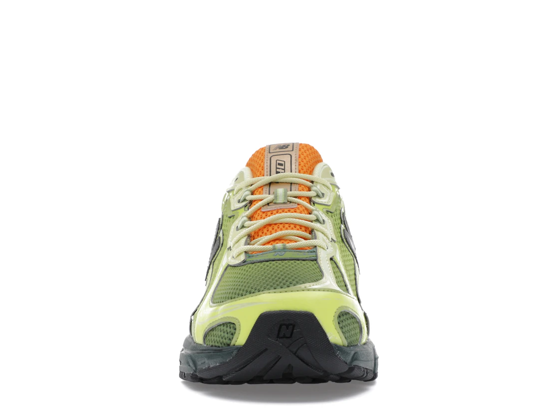 Vue 10 de New Balance 740 Concepts Brut