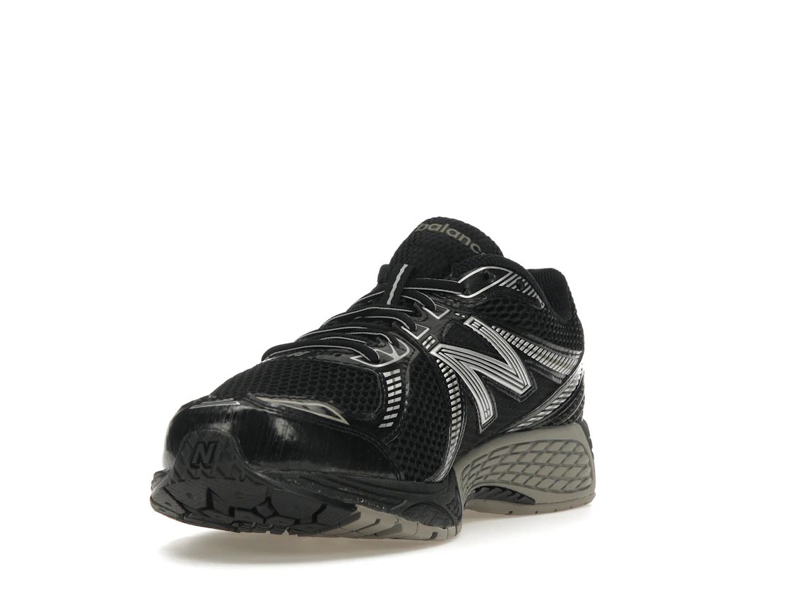 Vue 13 de New Balance 860v2 Black Silver
