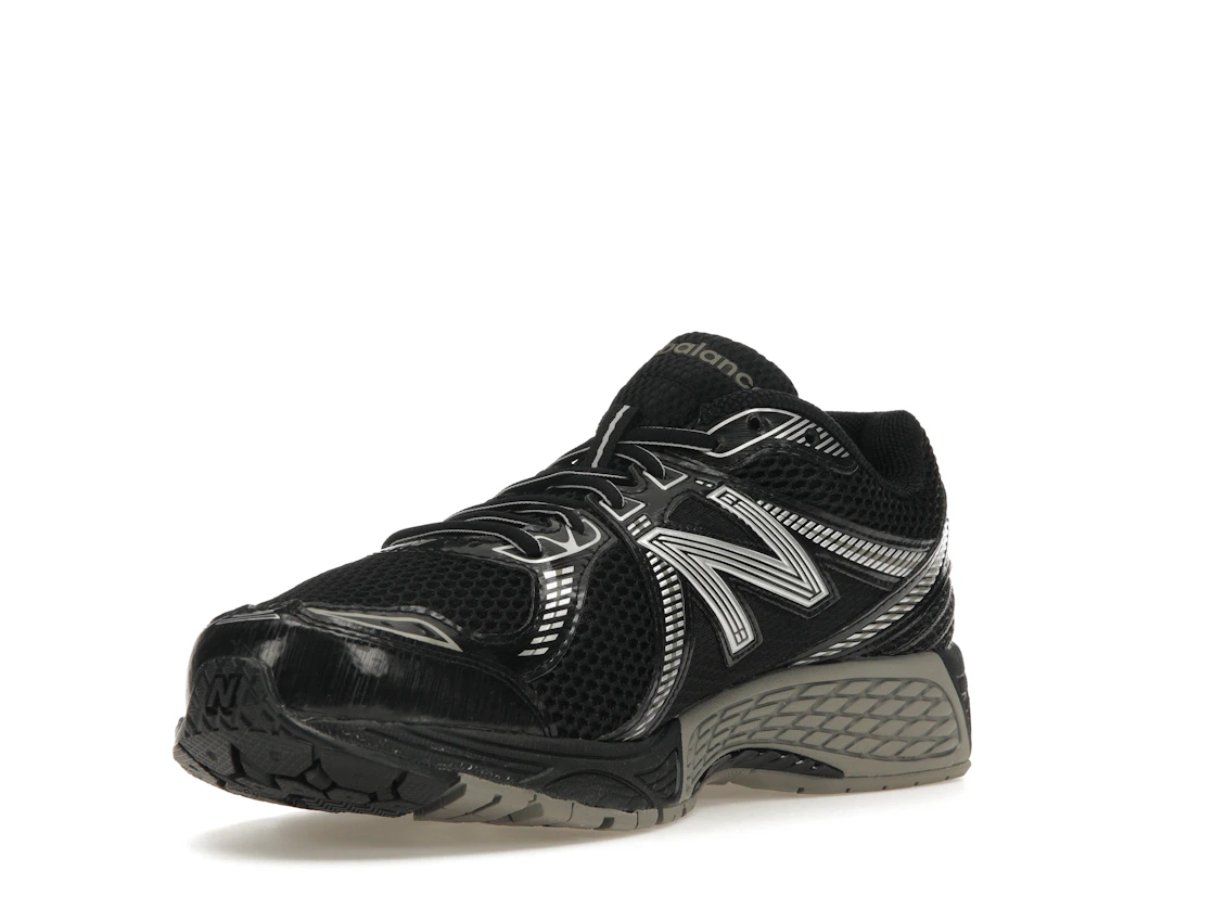 Vue 14 de New Balance 860v2 Black Silver