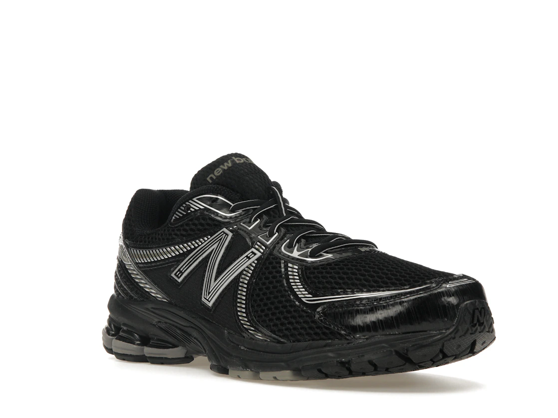 Vue 6 de New Balance 860v2 Black Silver