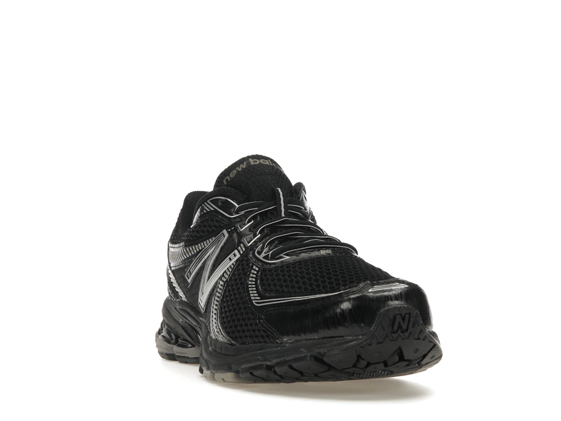 Vue 8 de New Balance 860v2 Black Silver