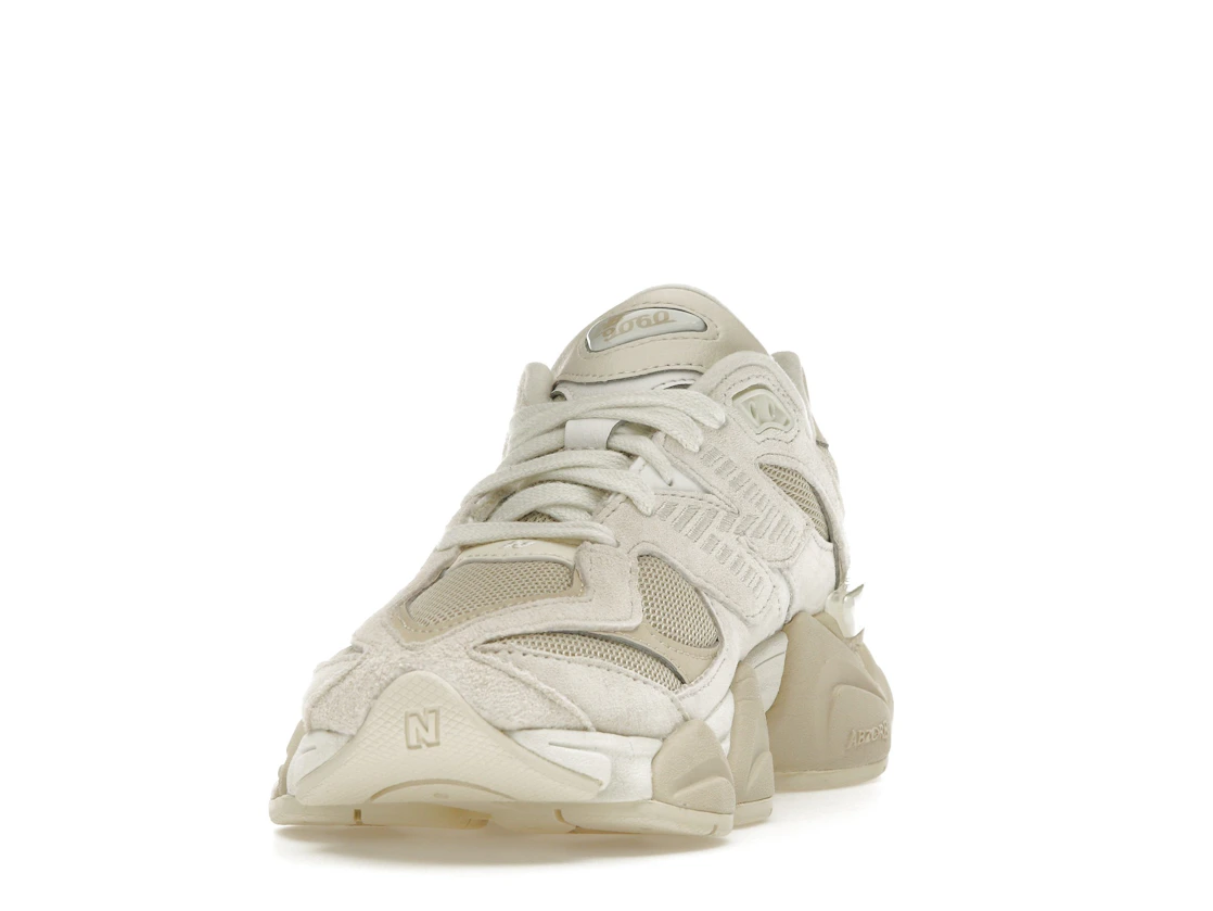 Vue 12 de New Balance 9060 Beige