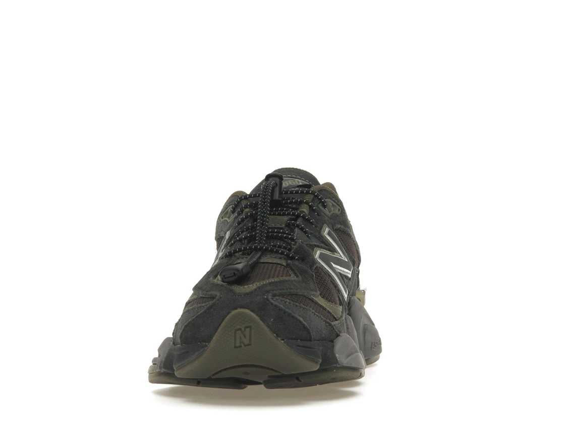 Vue 11 de New Balance 9060 Blacktop Dark Moss