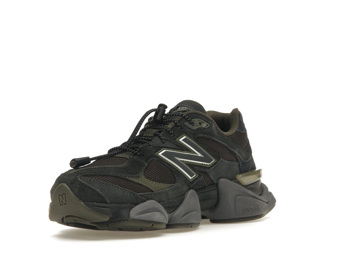 Vue 14 de New Balance 9060 Blacktop Dark Moss