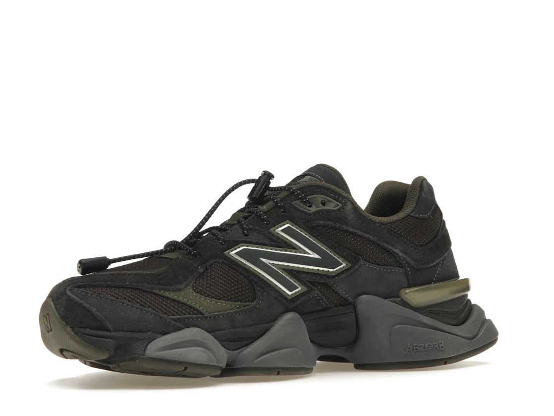 Vue 16 de New Balance 9060 Blacktop Dark Moss