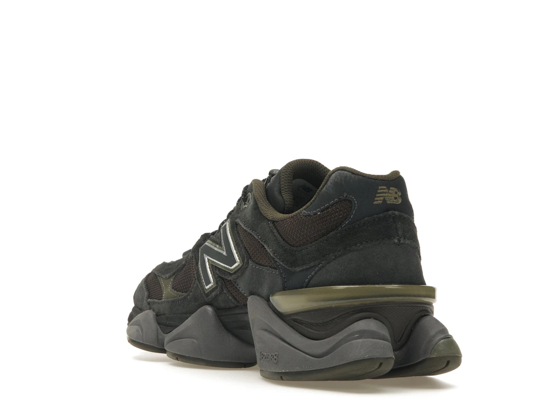 Vue 25 de New Balance 9060 Blacktop Dark Moss