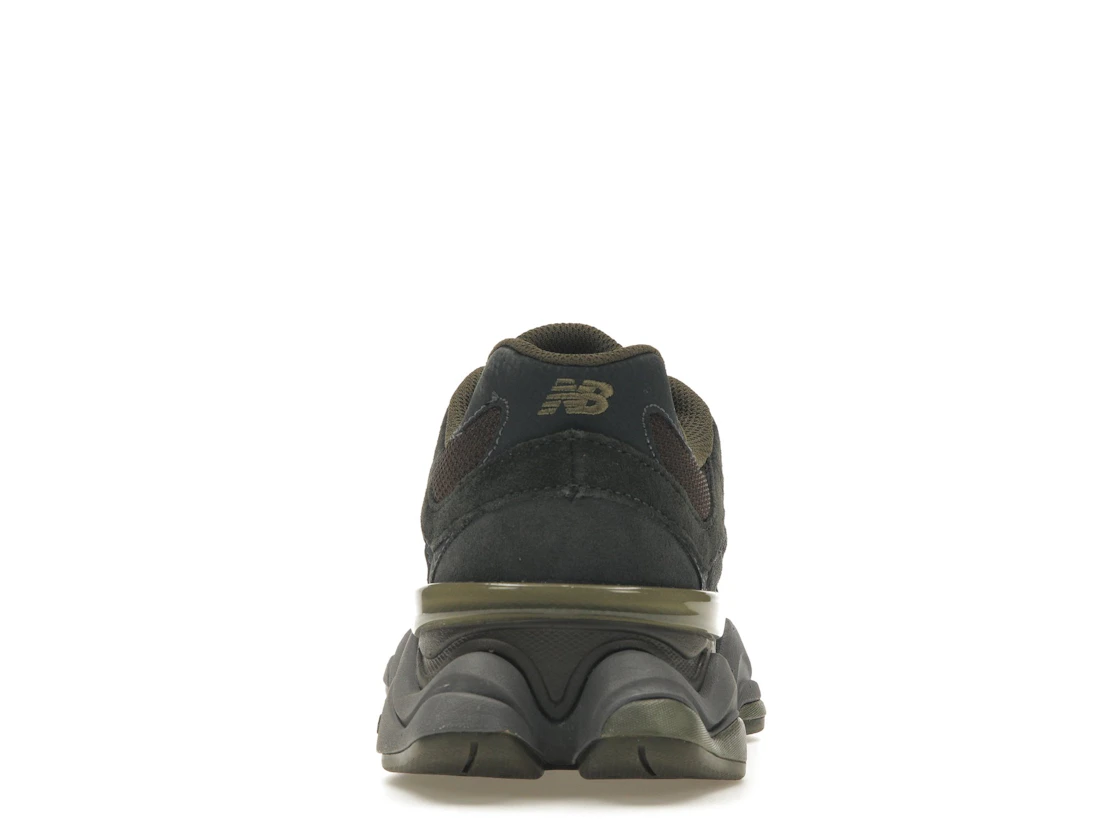 Vue 28 de New Balance 9060 Blacktop Dark Moss