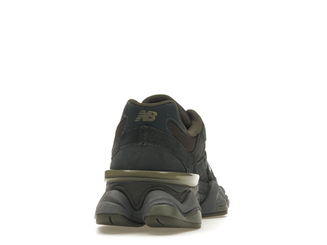 Vue 29 de New Balance 9060 Blacktop Dark Moss