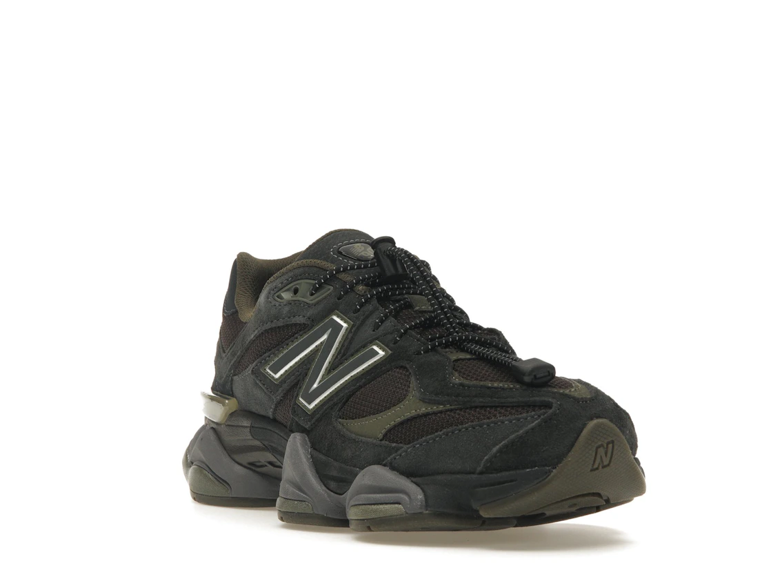 Vue 7 de New Balance 9060 Blacktop Dark Moss