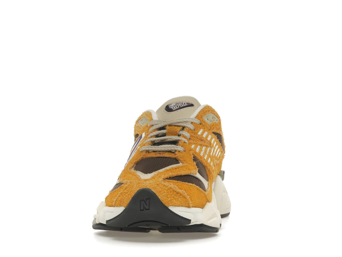 Vue 11 de New Balance 9060 Butterscotch