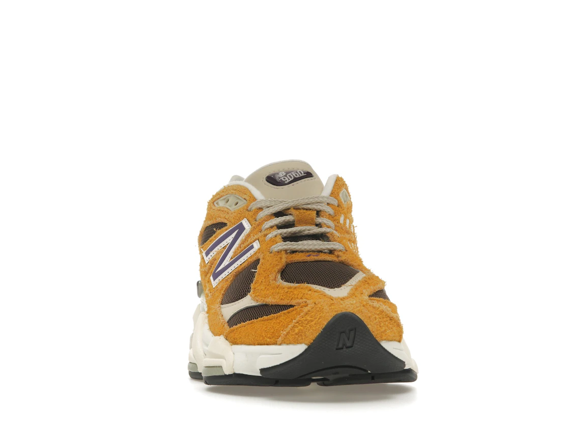 Vue 9 de New Balance 9060 Butterscotch
