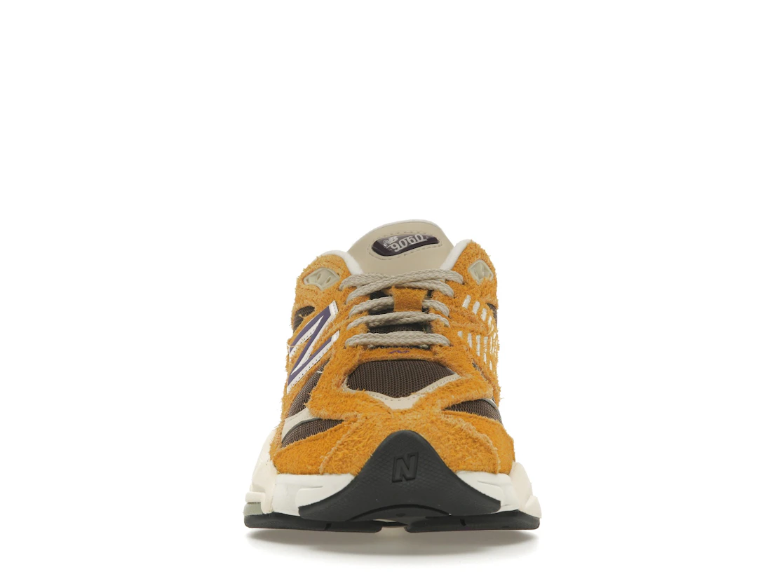 Vue 10 de New Balance 9060 Butterscotch