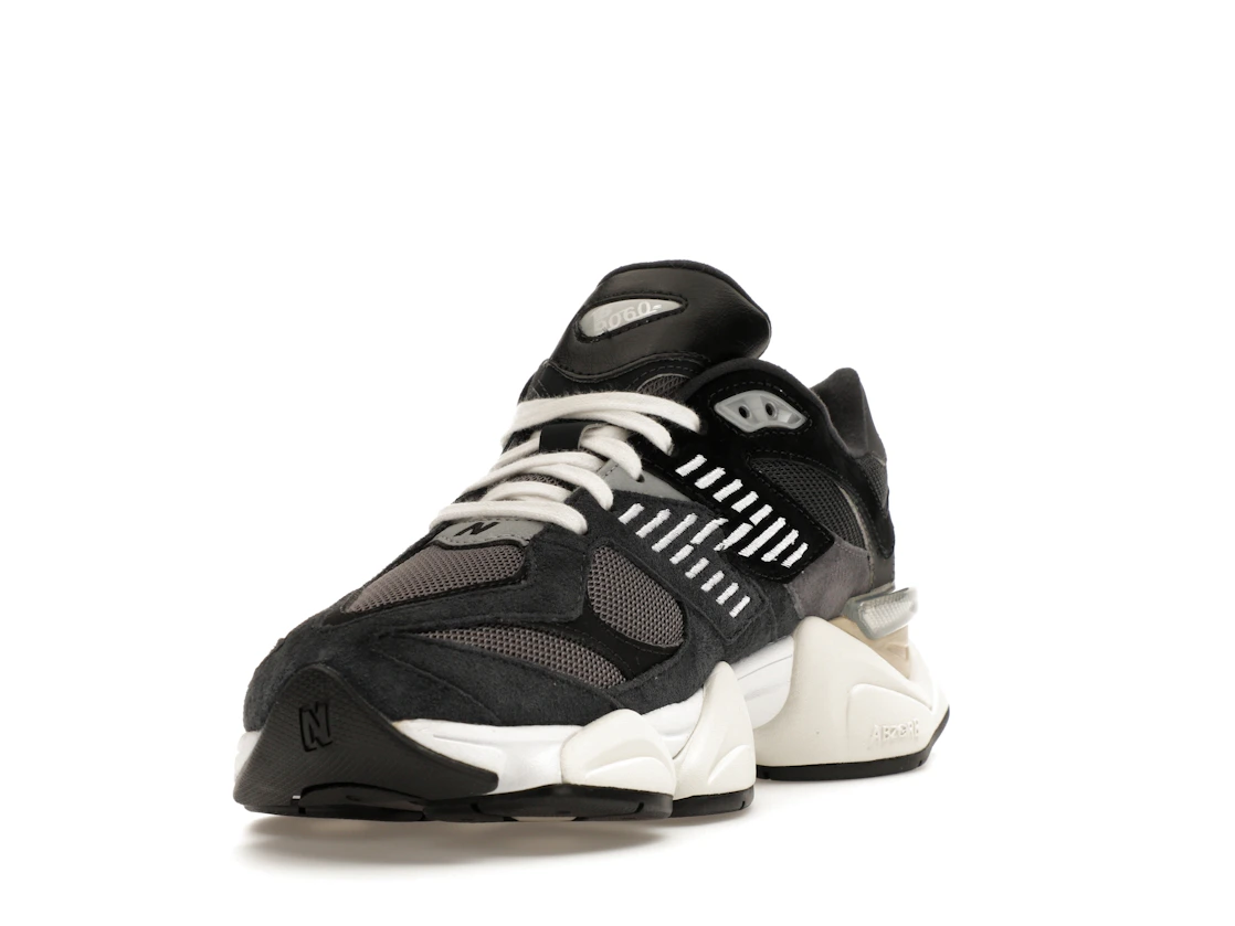 Vue 13 de New Balance 9060 Charcoal