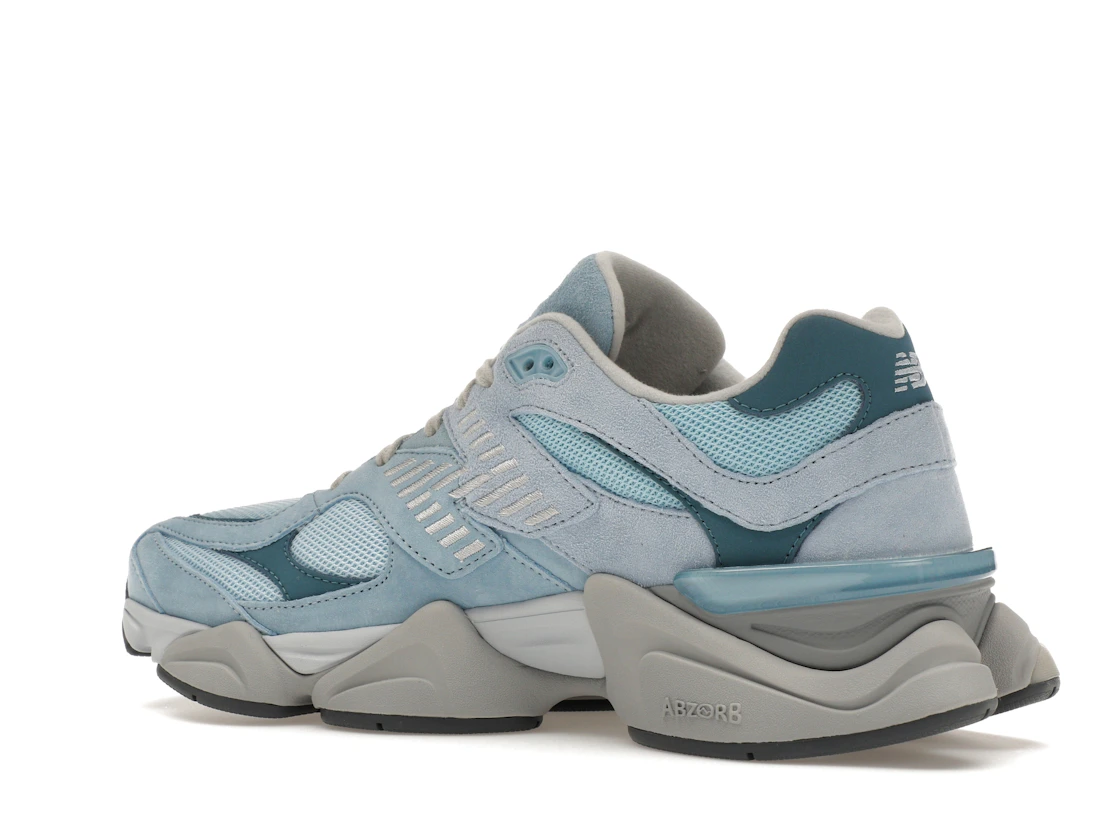 Vue 22 de New Balance 9060 Chrome Blue