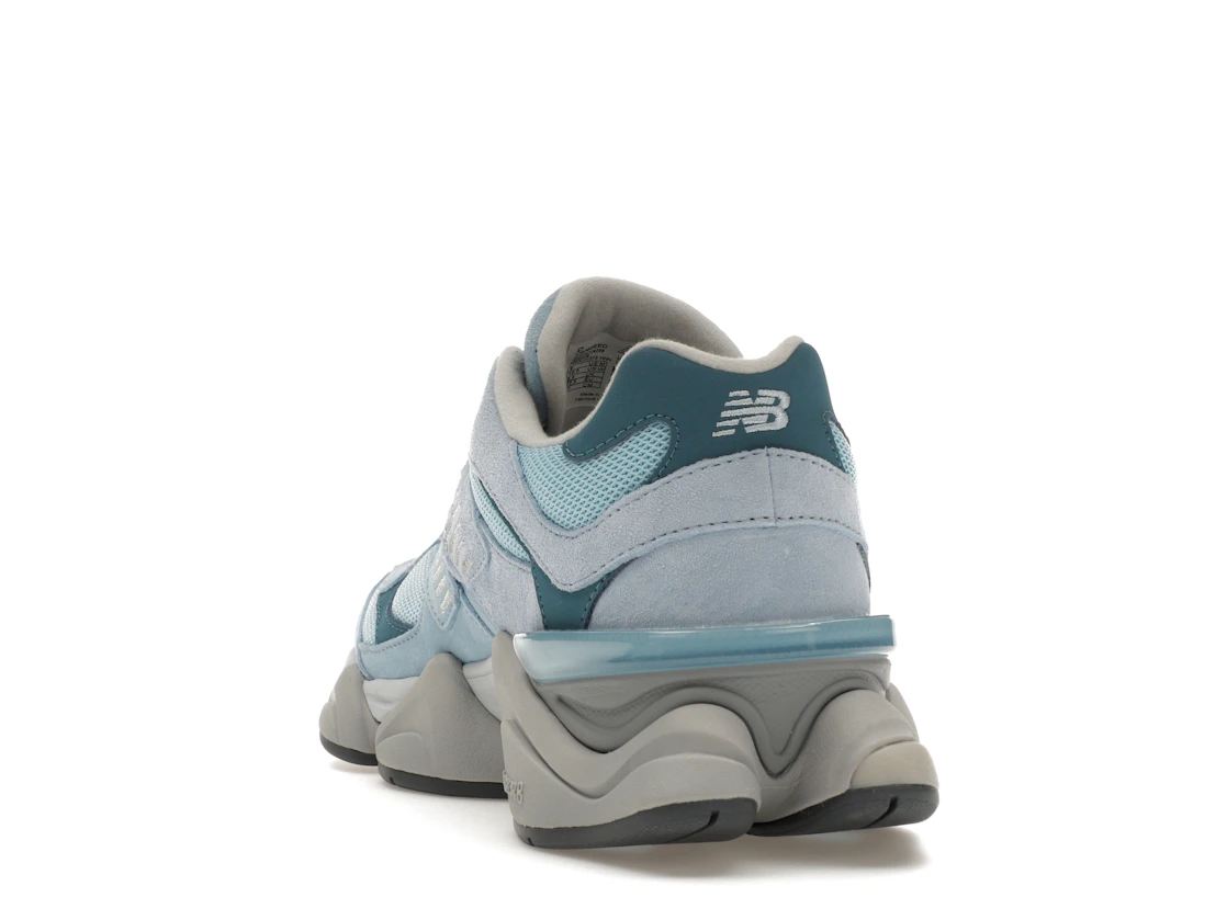 Vue 26 de New Balance 9060 Chrome Blue