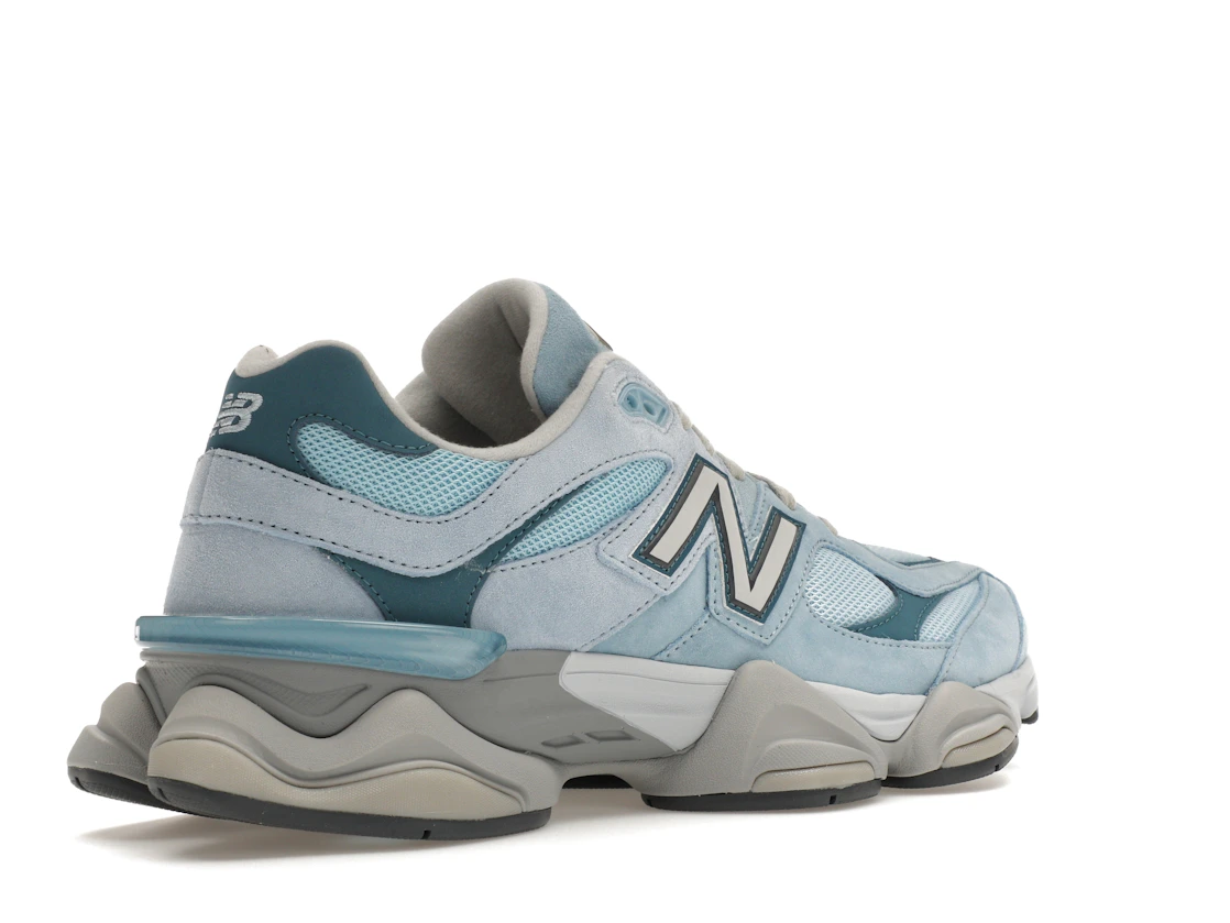Vue 33 de New Balance 9060 Chrome Blue