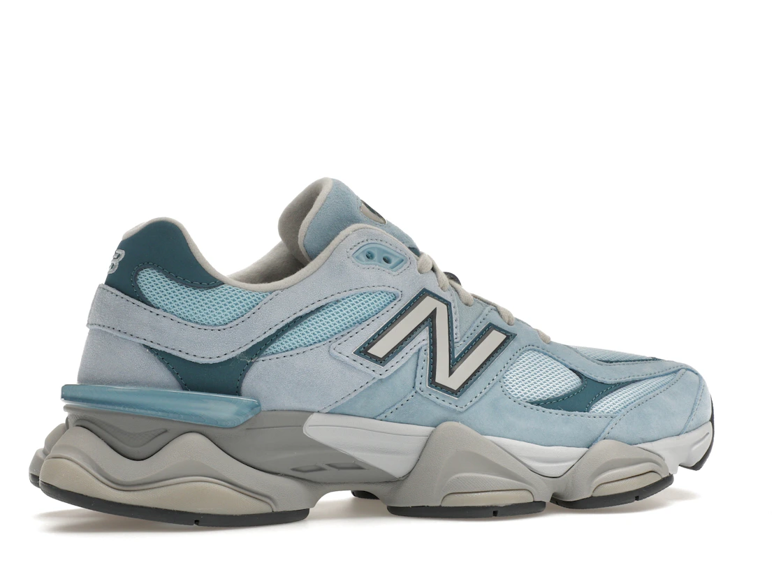 Vue 35 de New Balance 9060 Chrome Blue