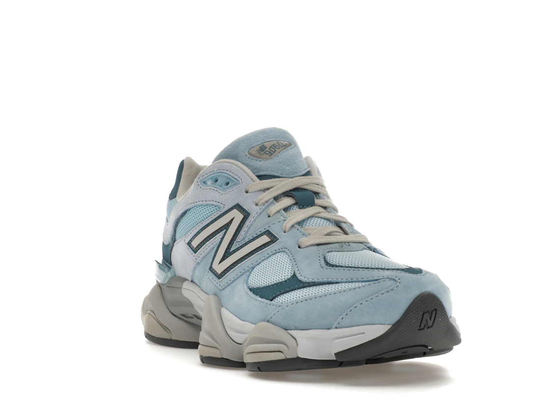 Vue 7 de New Balance 9060 Chrome Blue
