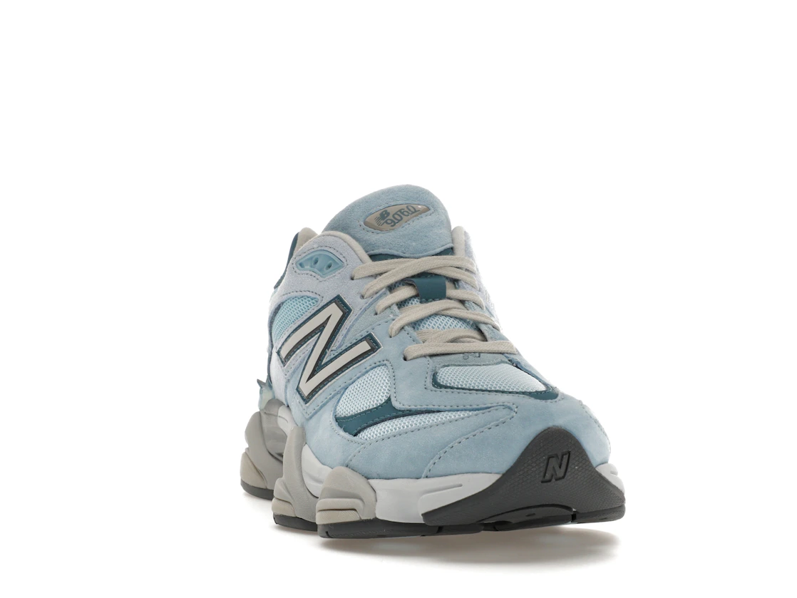 Vue 8 de New Balance 9060 Chrome Blue