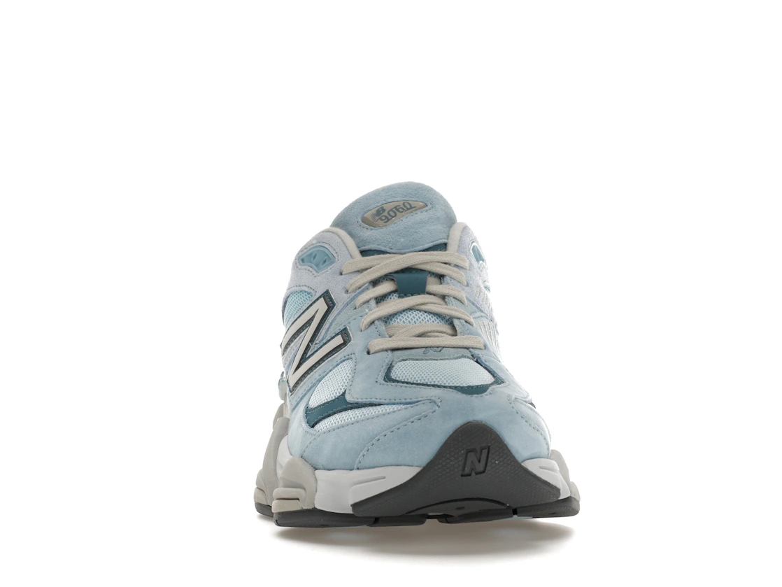 Vue 9 de New Balance 9060 Chrome Blue