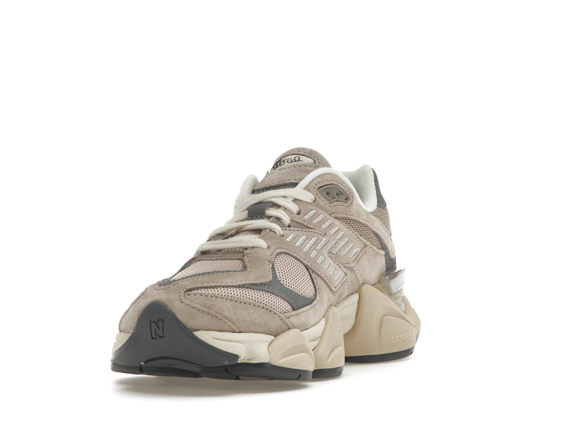 Vue 13 de New Balance 9060 Driftwood Castlerock
