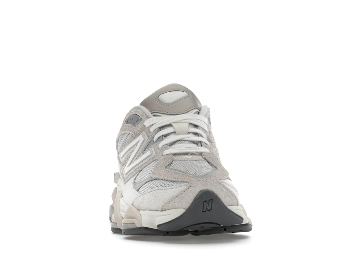 Vue 9 de New Balance 9060 Grey