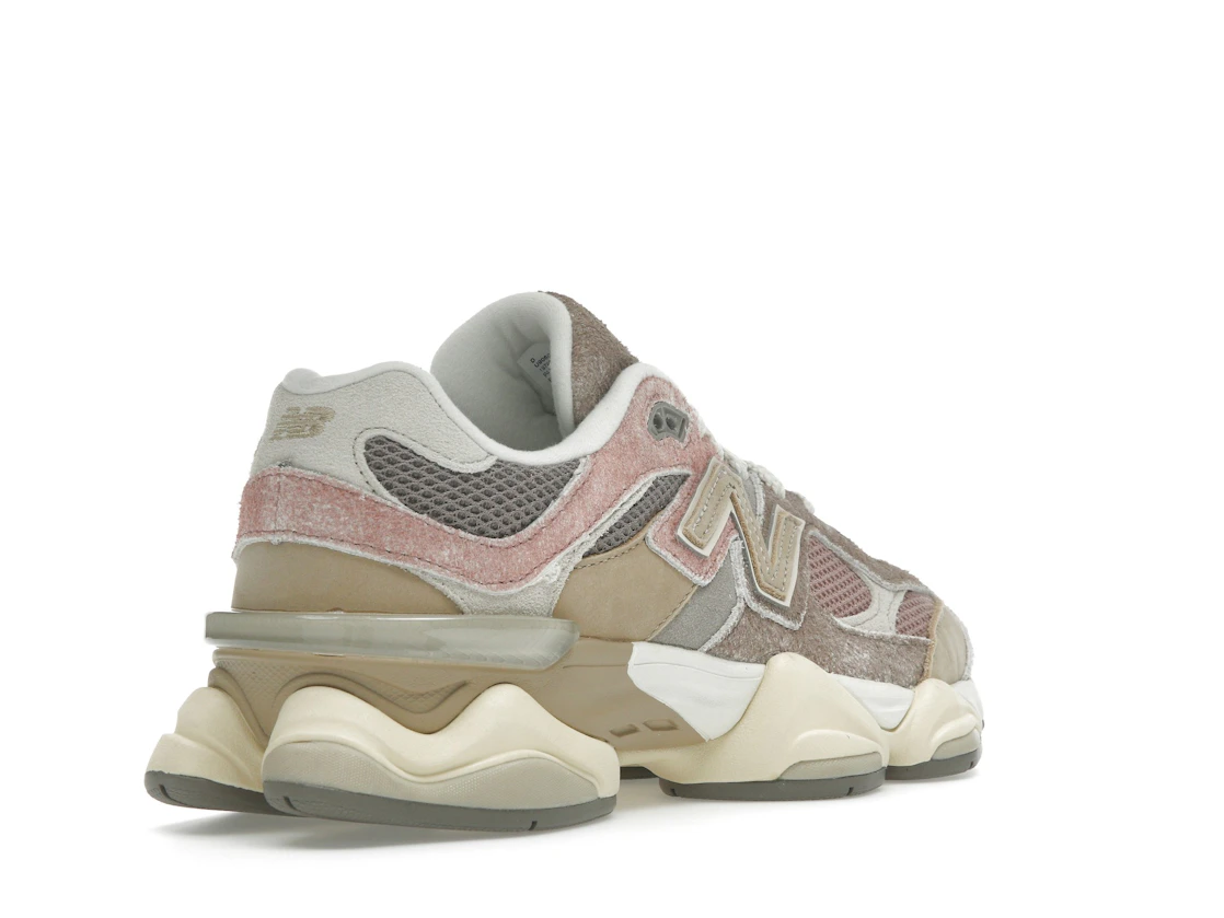 Vue 32 de New Balance 9060 Landslide Mushroom