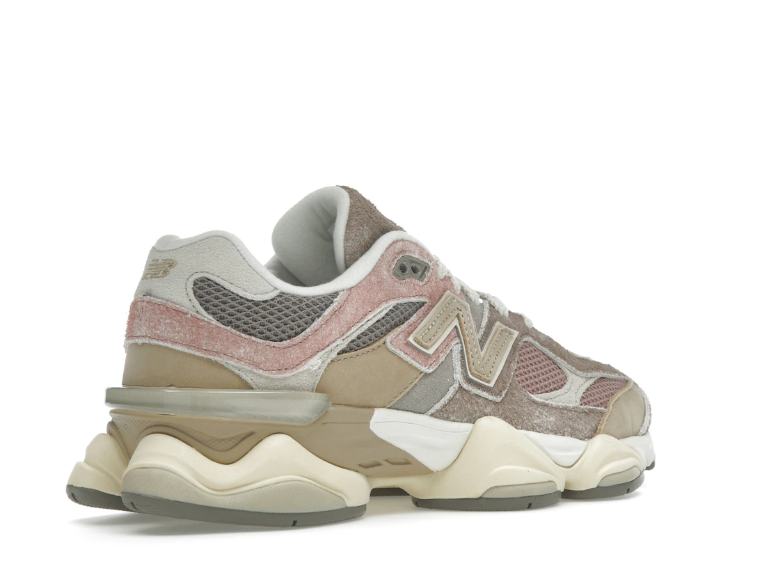 Vue 33 de New Balance 9060 Landslide Mushroom