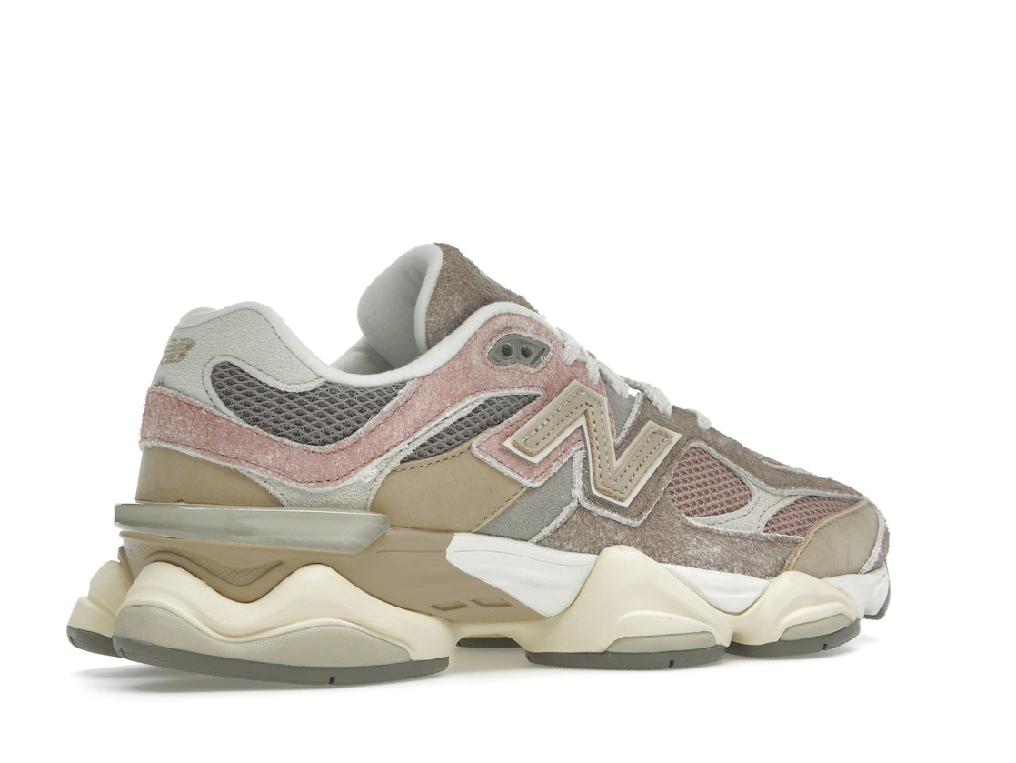 Vue 34 de New Balance 9060 Landslide Mushroom