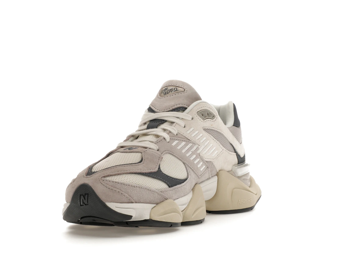 Vue 13 de New Balance 9060 Moonrock Linen