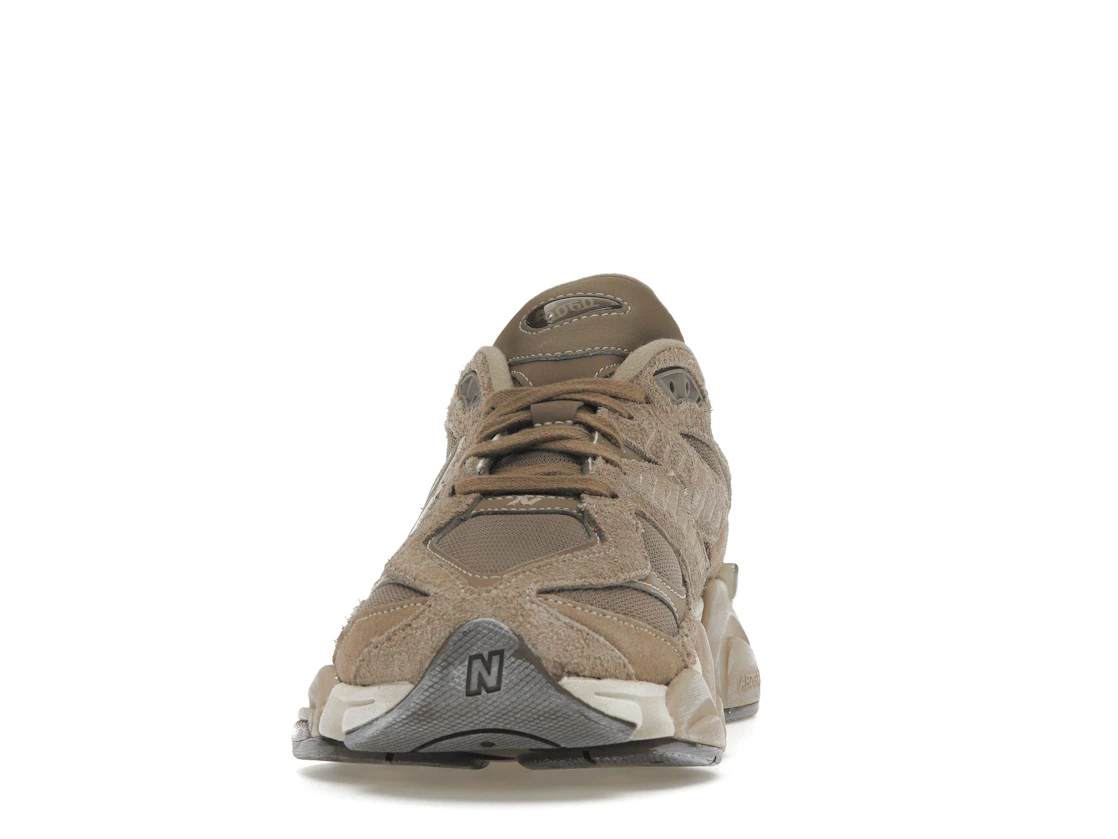 Vue 11 de New Balance 9060 Mushroom Timberwolf