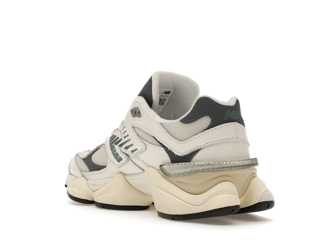 Vue 24 de New Balance 9060 New Spruce