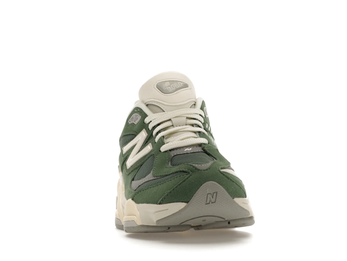 Vue 9 de New Balance 9060 Nori (GS)